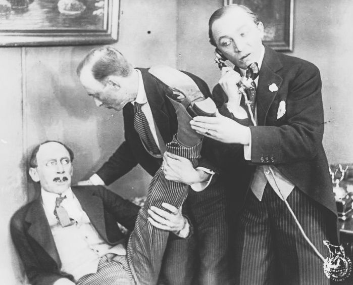 EN MUNTER KLINIK 1916_edited